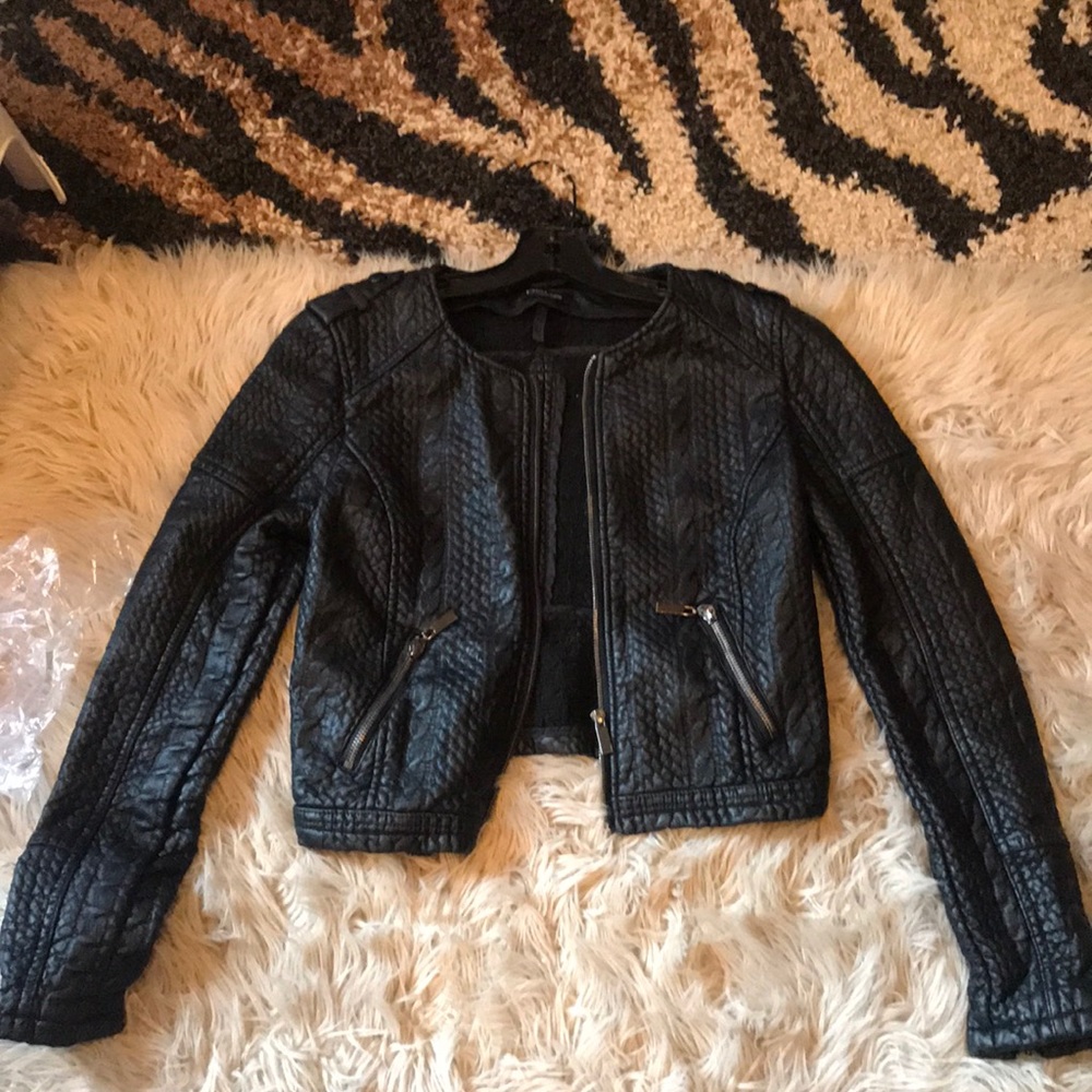 Black plat-her short jacket